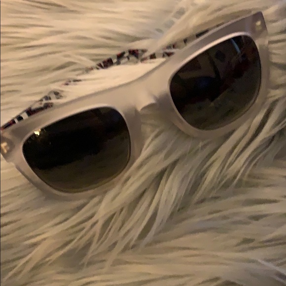 Gucci Sunglasses - Picture 8 of 8